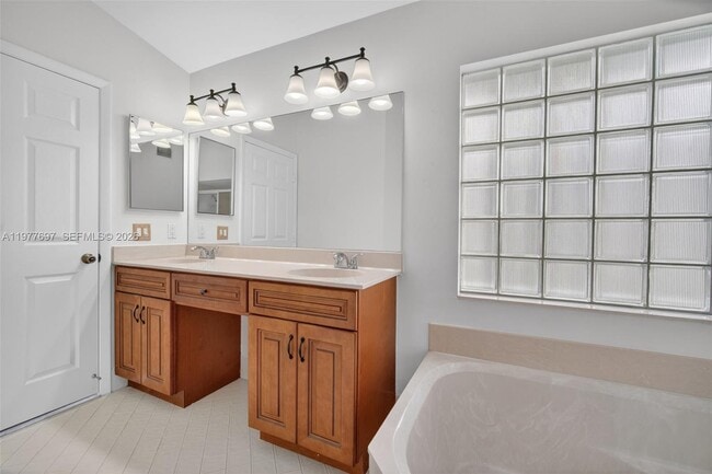 Building Photo - 10624 Plainview Cir