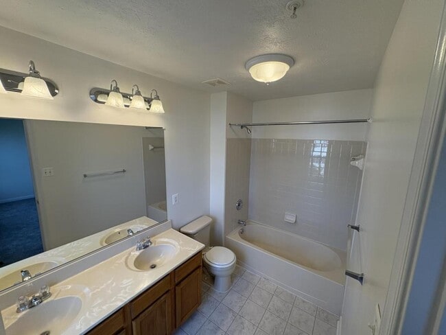 Building Photo - 1006 Hickam Rd