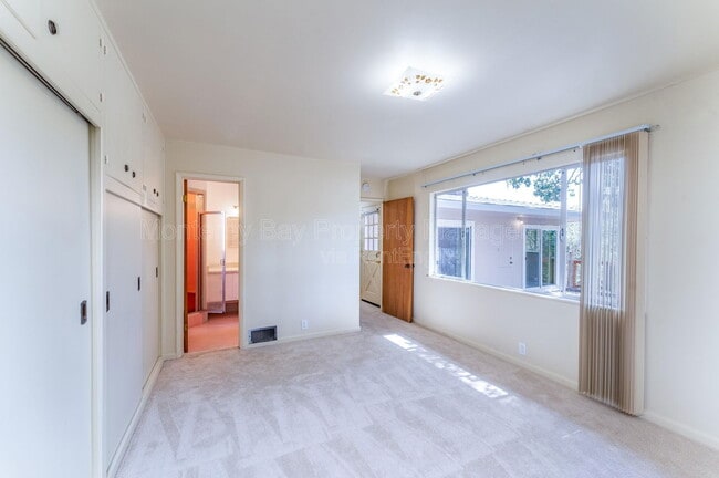 Building Photo - 1 El Caminito