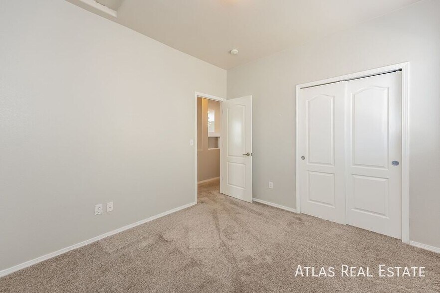 Building Photo - 7045 Wood Lily Dr