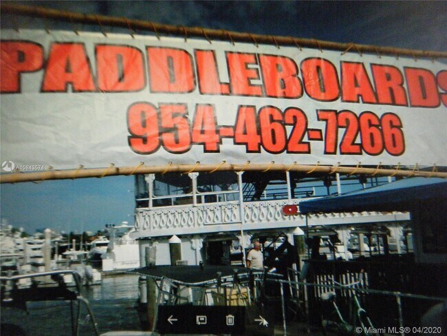 Building Photo - 2430 SE 17th St