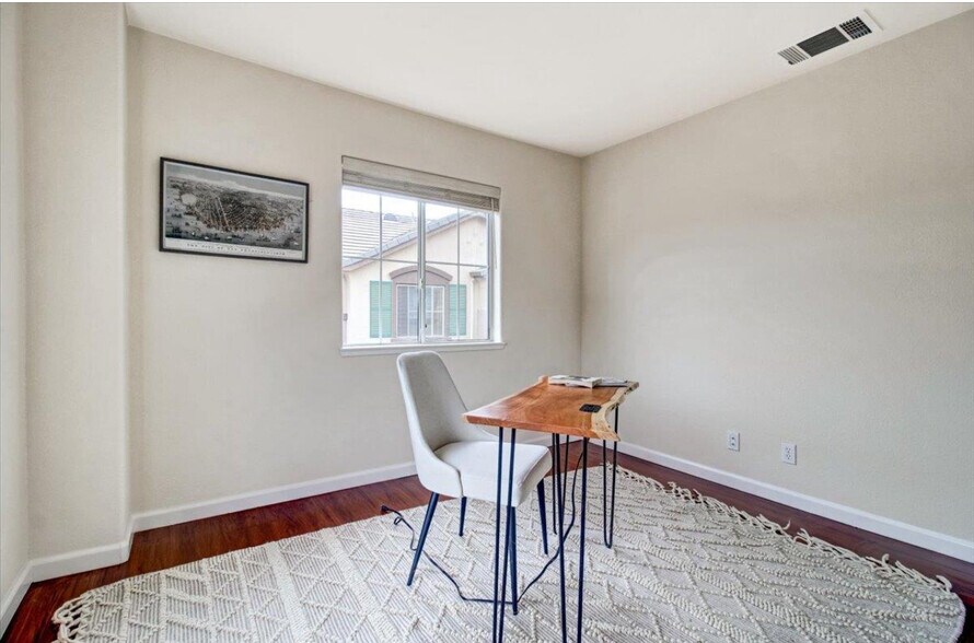 Building Photo - 3276 Shiraz Pl