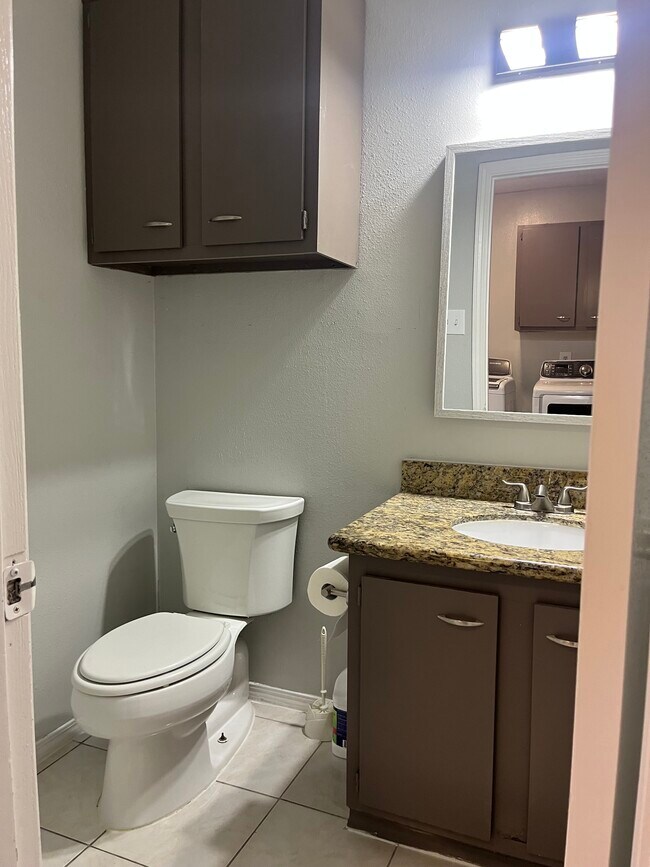 Building Photo - 4030 Green Crest Dr