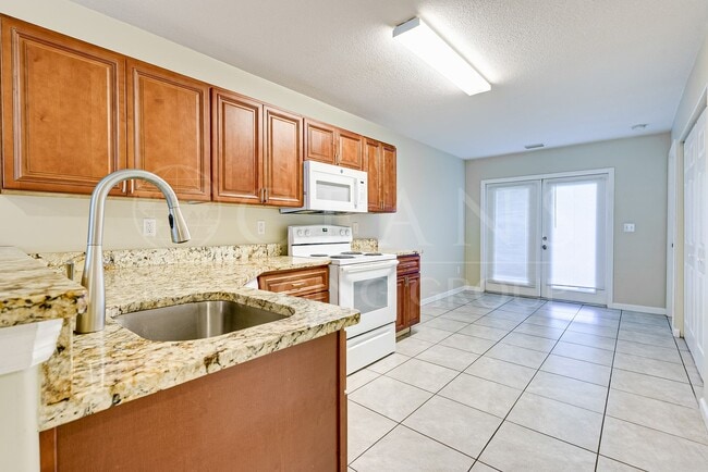 Building Photo - Charming 3-Bedroom Home Just 3 Blocks from...