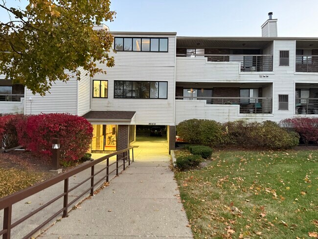 Primary Photo - 30414 Orchard Lake Rd