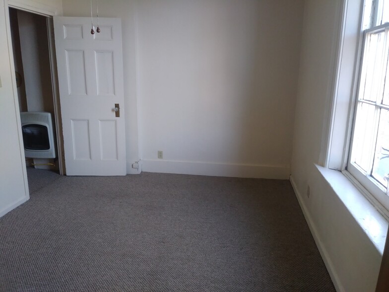 Building Photo - 2232 Ravine St