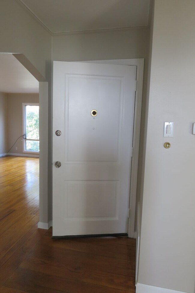 Building Photo - 489 Monterey