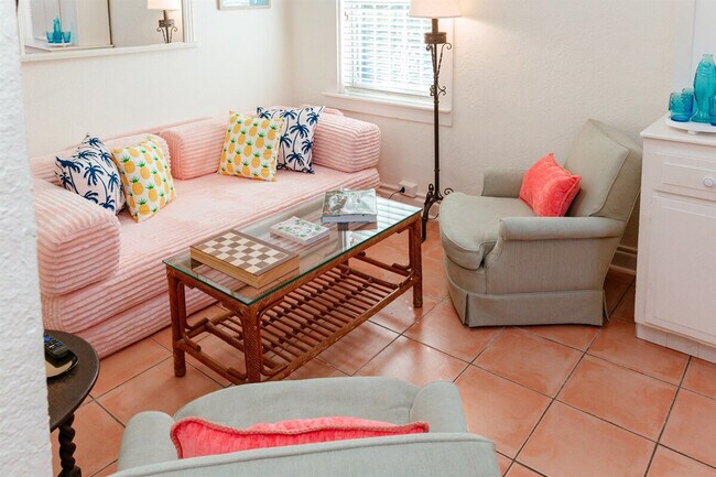 Building Photo - 519 28th St