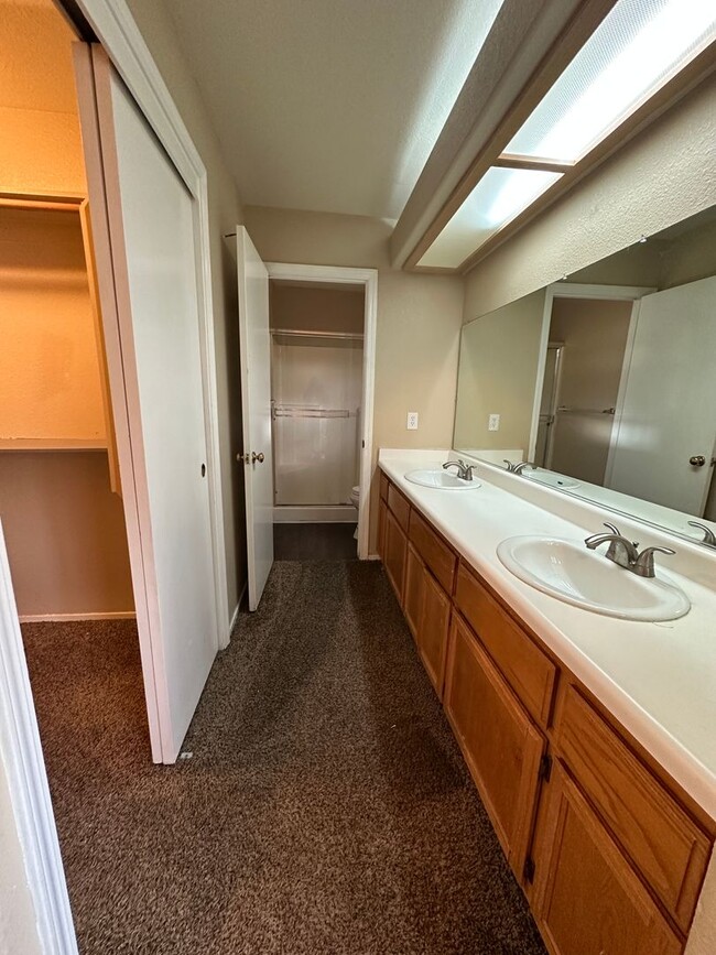 Building Photo - Cozy Home For Rent