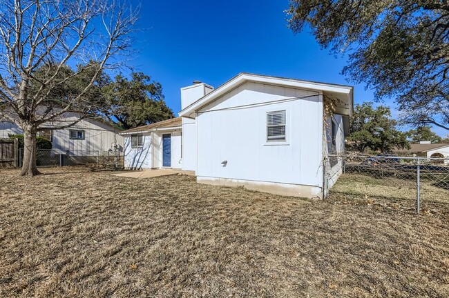 Building Photo - 11807 Acorn Creek Trail