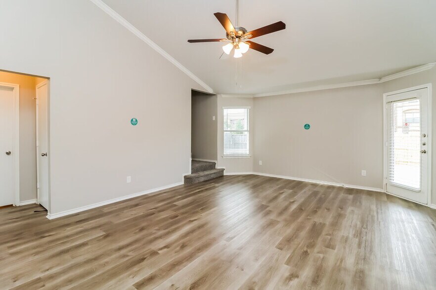 Building Photo - 2105 Pacino Dr