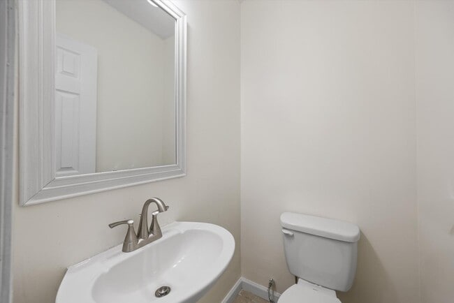 Building Photo - 2111 Shady Ln Cir NW