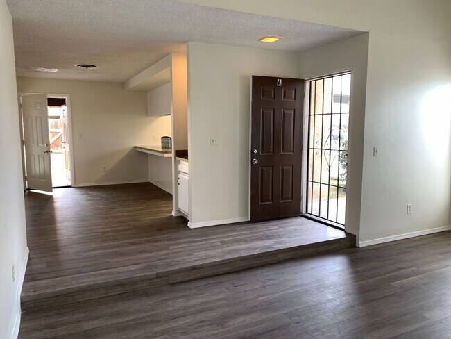 Building Photo - 4401 Parkwood Ct