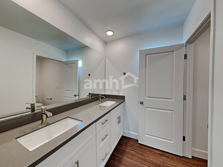 Building Photo - 9143 Crocker Pt Ct