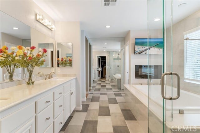 Building Photo - 7681 Stonegate Dr