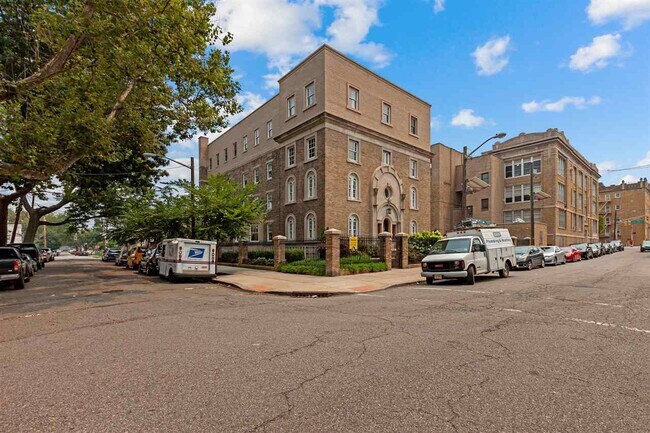 Building Photo - 126 Delaware Ave