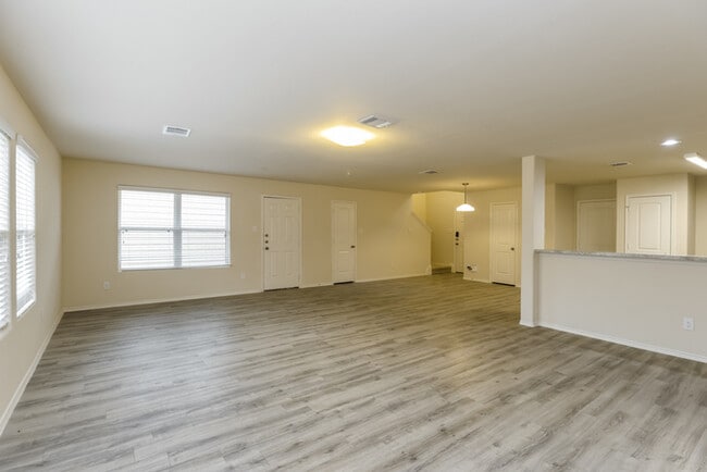 Building Photo - 5121 Lost Oak Dr