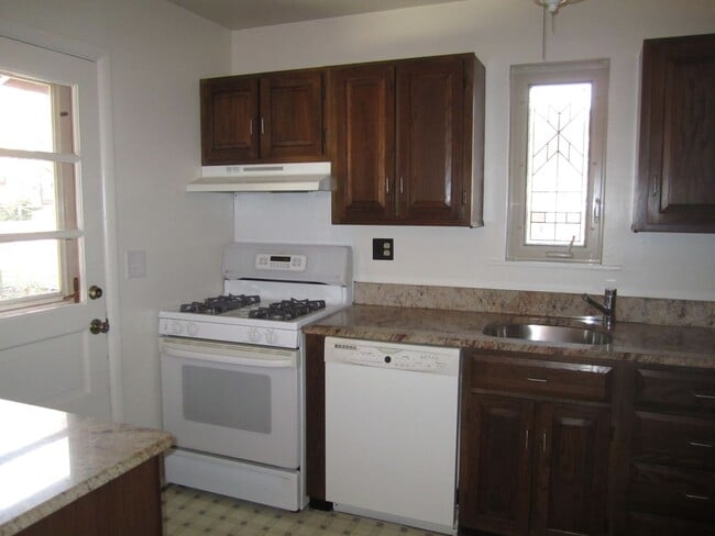 Building Photo - 5712 2nd St S