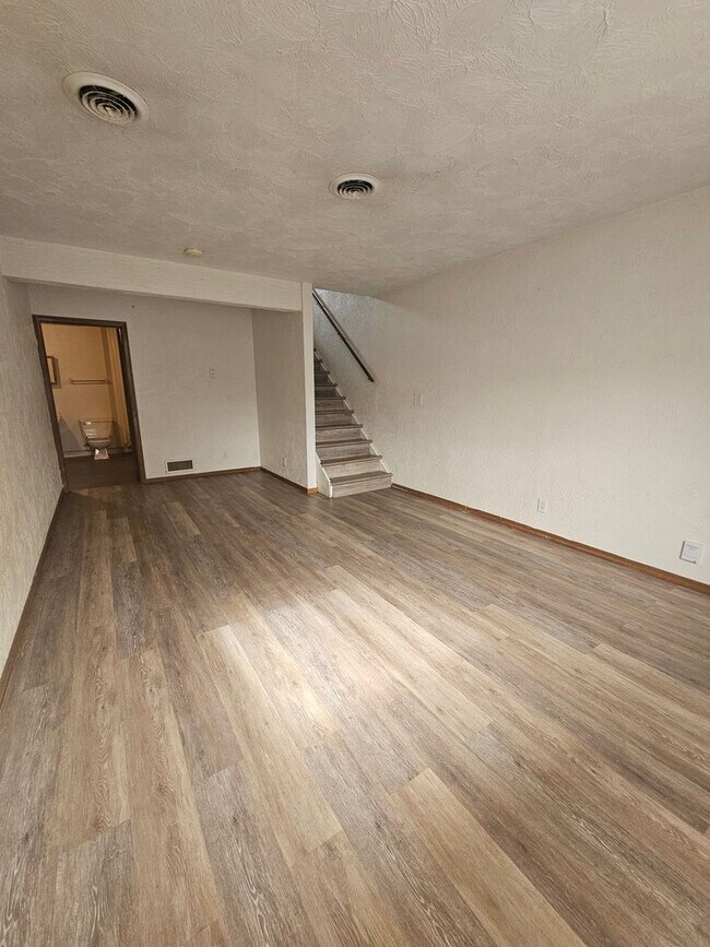 Building Photo - 754-756 W 61st St.