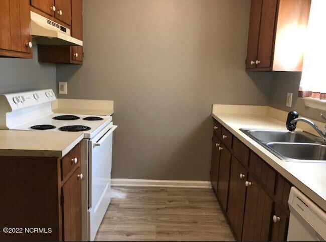 Building Photo - 3704 Nealshire Dr NW