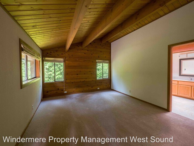 Building Photo - 5209 NE Forest Glade Ln