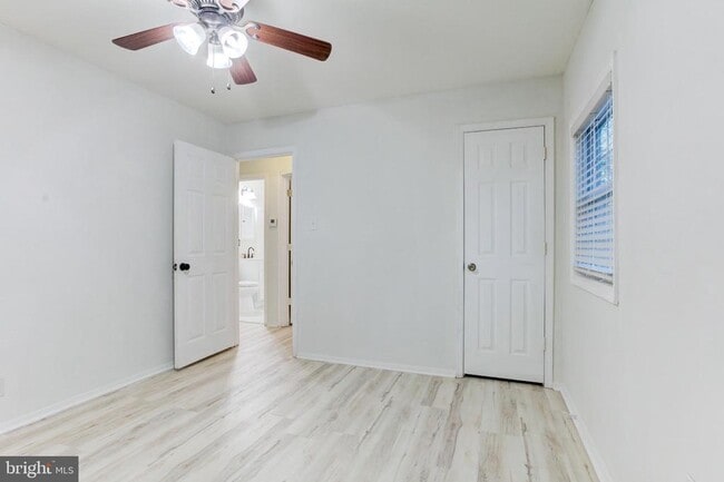 Building Photo - 121 Cabbel Dr