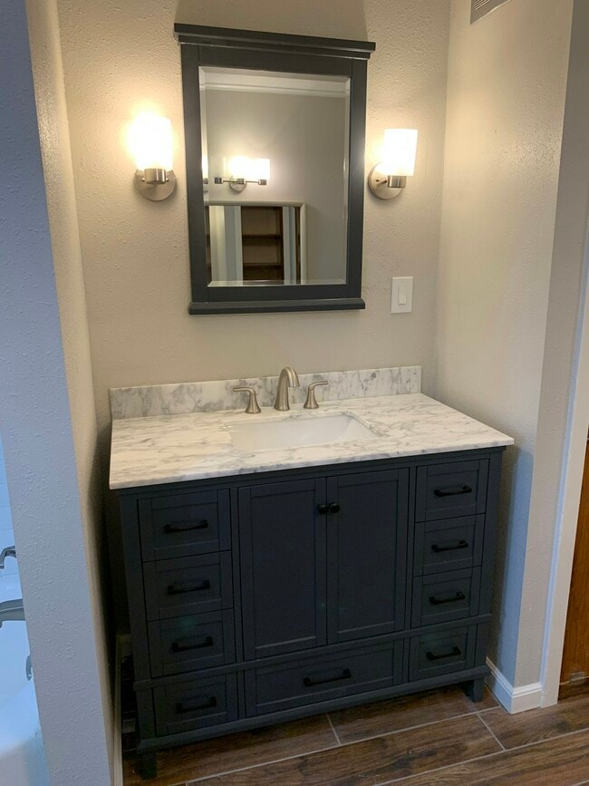 Building Photo - 5590 Clinton St