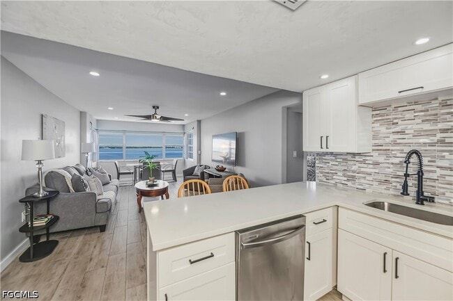 Building Photo - 1900 Clifford St