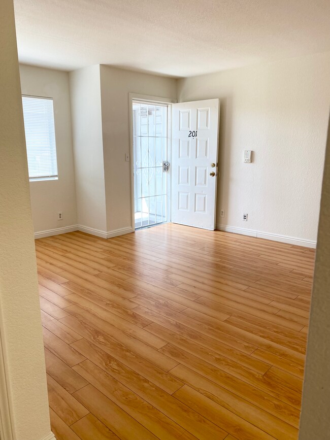 Living room - 158 N Normandie Ave