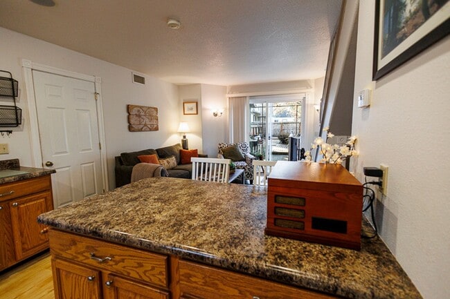 Building Photo - The Nest: Fully Furnished detached Cottage...