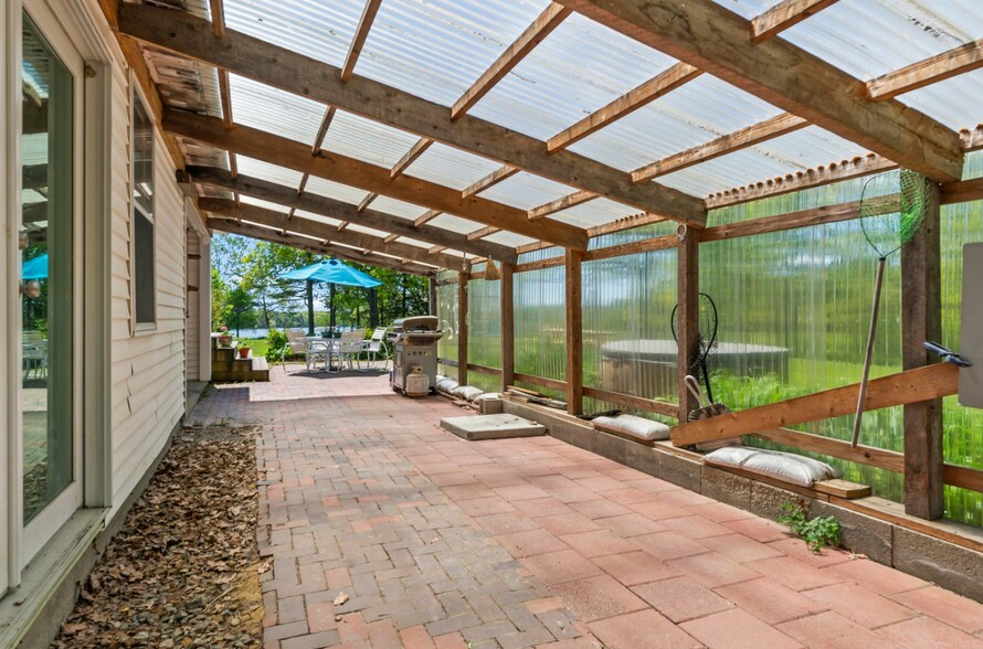 Building Photo - 452 Woodside Rd