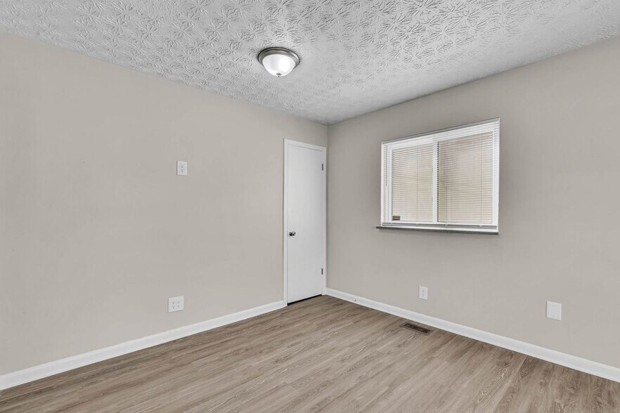 Building Photo - 3134 Medina Ave