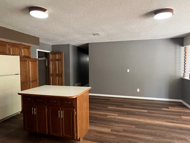 Building Photo - 15105 Jowler Creek Rd