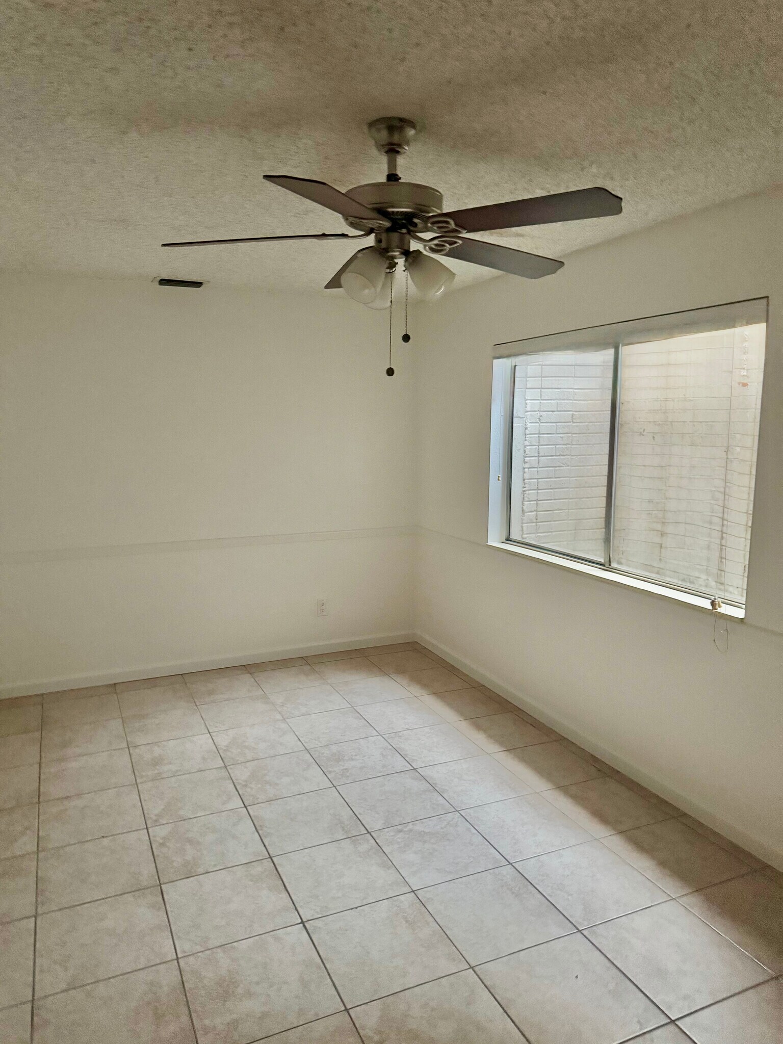 Building Photo - 1550 N Stapley Dr