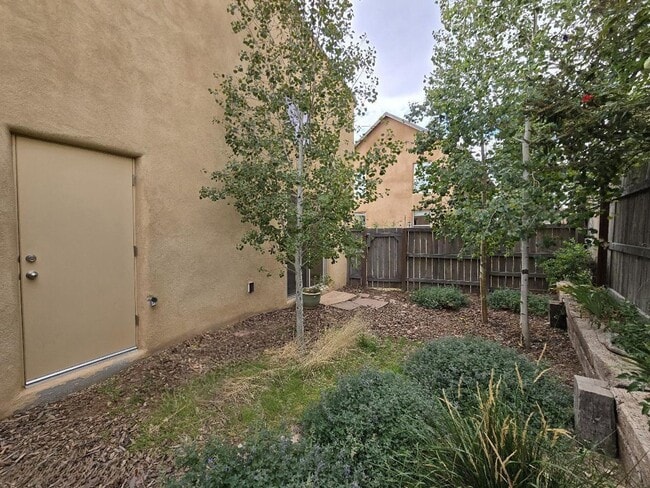 Building Photo - 2180 W Alameda St