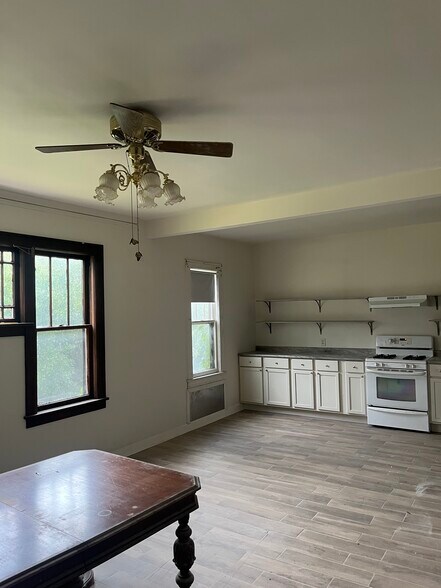 Building Photo - 830 Bellevue Ave