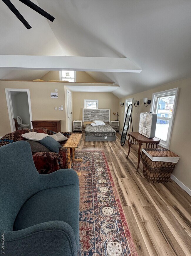 Building Photo - 97 Pine St