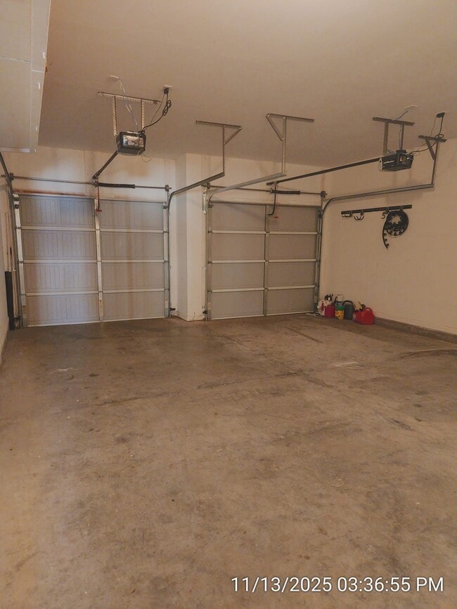 Building Photo - 641 Red Oak Ln