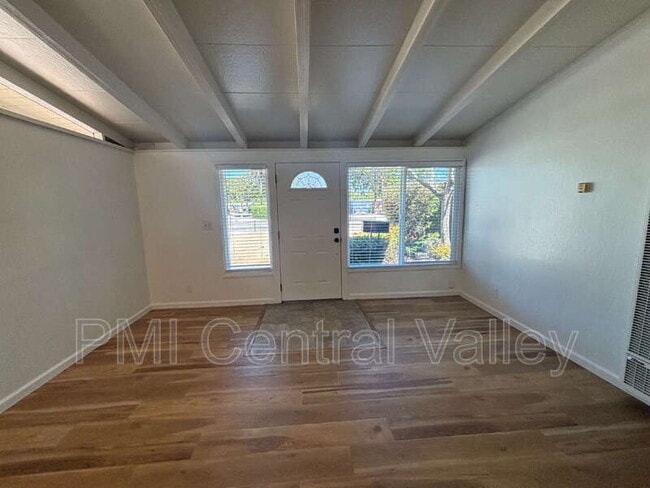 Building Photo - 944 Bridgewood Way