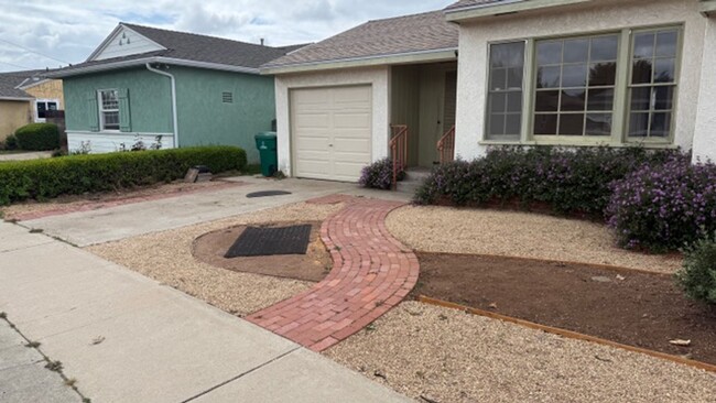 Building Photo - Grantville, Charming 4-Bedroom Home with S...