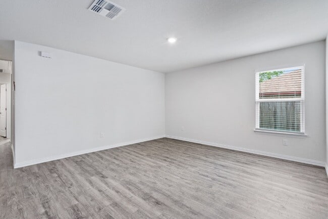 Building Photo - 1153 Magnolia St