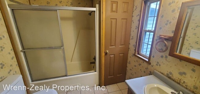 Building Photo - 2 br, 1 bath House - 205 Lake Drive
