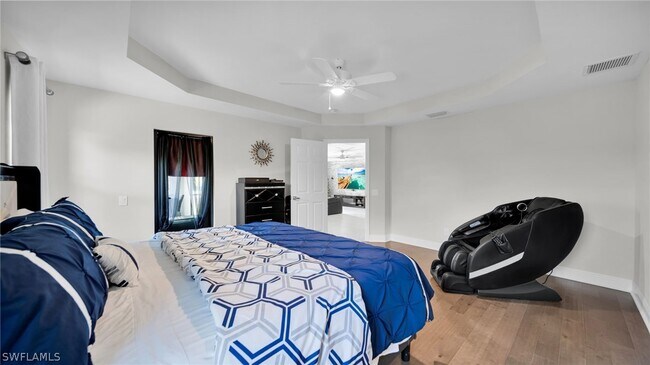 Building Photo - 569 Croydon Ave S