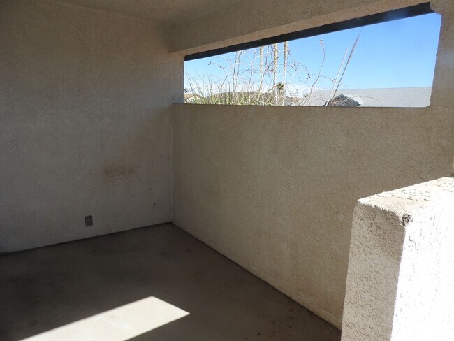 Building Photo - K-1022