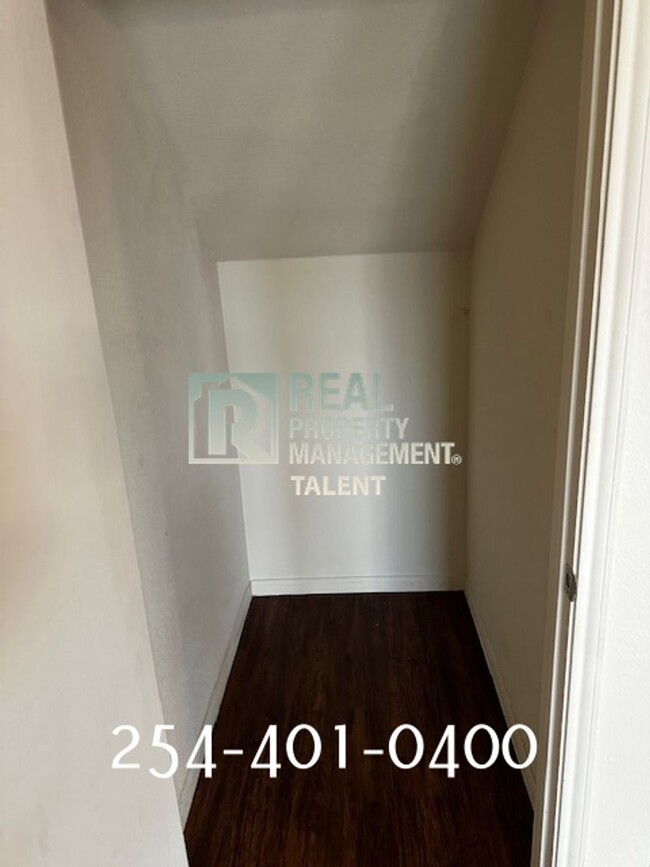 Building Photo - Charming 3-Bedroom, 2.5-Bathroom Duplex in...