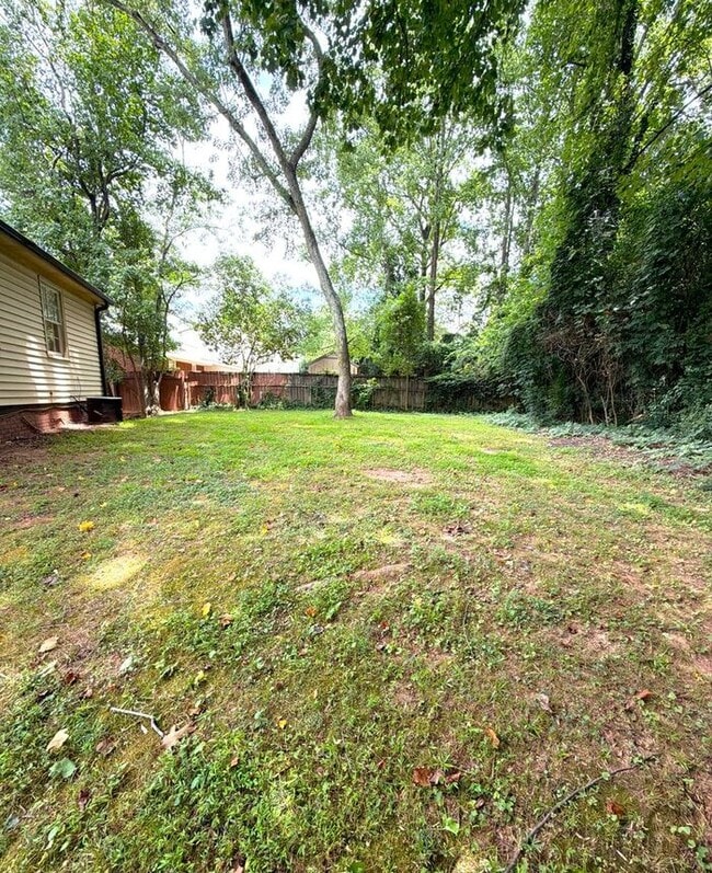 Building Photo - T.R. Lawing Realty Property