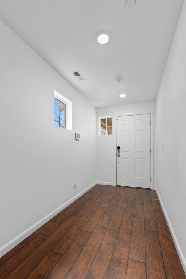 Building Photo - 3Bd/2.5Ba Lynwood Townhouse