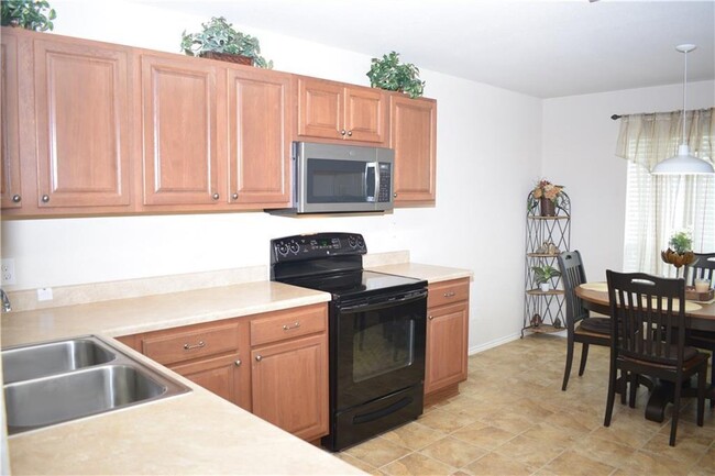 Building Photo - 320 Altamont St