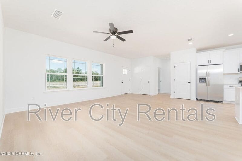 Building Photo - 9261 Dolphin St