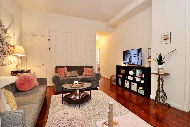 Building Photo - 1035 Washington St